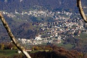 35 Dalla Corna Bianca zoom verso Costa Serina (in primo piano)  e Cornalba (in secondo piano)